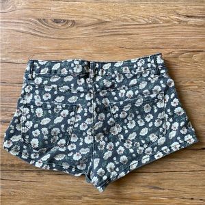 Daisy Covered High Waisted Shorts - Size 27